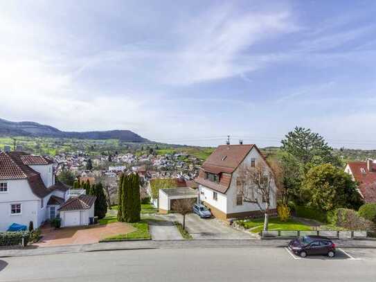 3 Zimmer DG-Wohnung mit schönem Ausblick über Neuffen