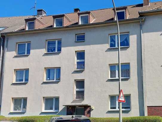 Komplett sanierte 3,5-Zimmer-Dachgeschosswohnung (keine schrägen Fenster) in der Stuttgartstraße