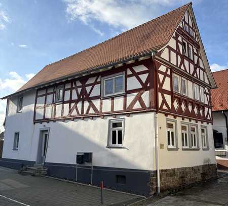 Modernisiertes Fachwerkhaus mit Anbau in der Rodheim v. d. Höhe