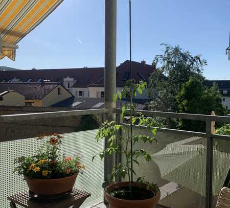 Schöne 2-Zimmer-Wohnung mit Balkon und Einbauküche im Frauenland