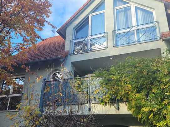 Ländliches ruhiges Wohnen ohne auf Urbanität zu verzichten. 3 Zimmer, Balkon, Tiefgarage