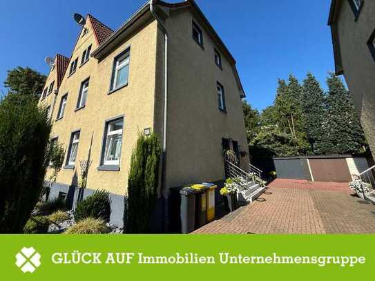 Gepflegtes Zweifamilienhaus mit großzügigem Garten und Außenpoolanlage am Hansemannpark