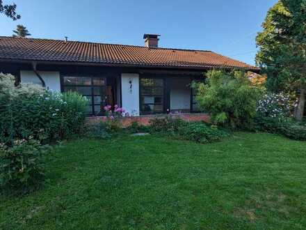 Zentrale Doppelhaushälfte 3 Zi. mit großem Garten