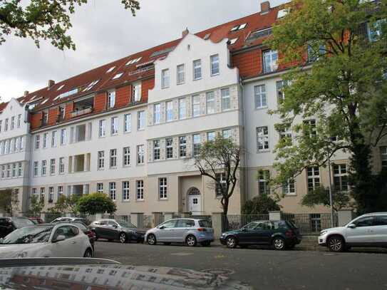 Gepflegte 3-Zimmer-Altbau-Wohnung mit Balkon in Hannover/List