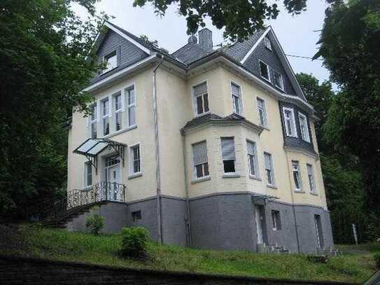 Helle Einliegerwohnung in einer Stadtvilla in Uni-Nähe.