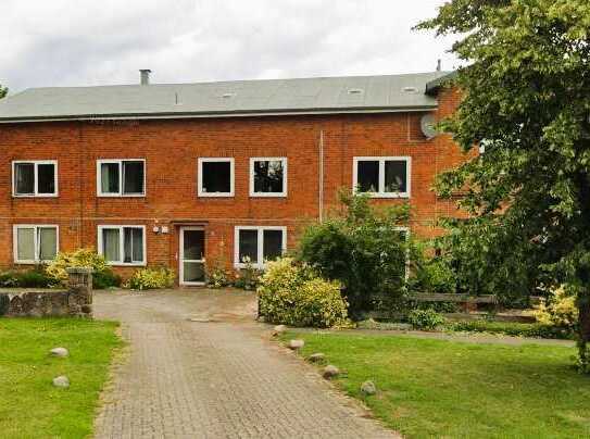 Gepflegtes Mehrfamilienhaus (11 Einheiten) mit historischem Charme in zentraler Lage von Lasbek-Dorf