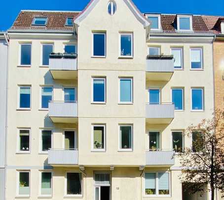 Charmante 3-Zimmer-Altbauwohnung mit Balkon u. Stellpl. // Eichhofstr. 18, Kiel