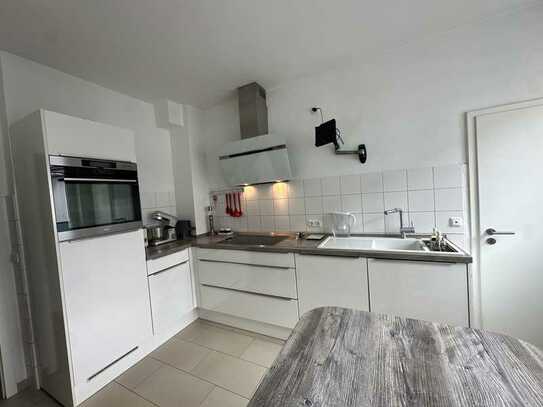 Attraktive 4-Zimmer-Wohnung mit zu übernehmender Einbauküche für 5500€