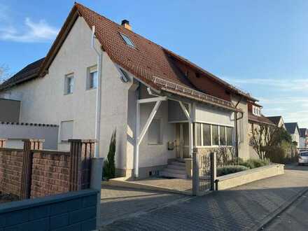 Ramstein - Zweifamilienhaus mit separaten Eingängen und großem Eigentumsgrundstück "Kamin, Garage"