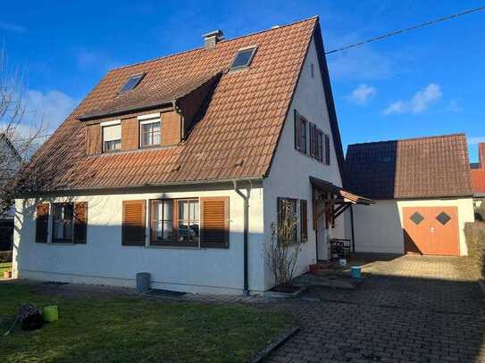 Schön gelegenes Einfamilienhaus mit Garage u. großem Garten in Lenningen-Hochwang.
