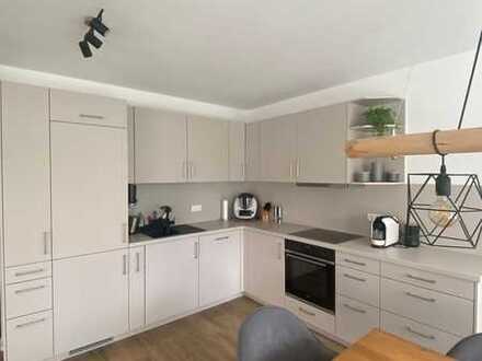 Stilvolle 3-Zimmer-Penthouse-Wohnung mit Einbauküche und Terrasse