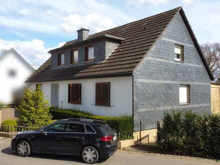 Phänomenales Grundstück! Zweifamilienhaus im Dornröschenschlaf!