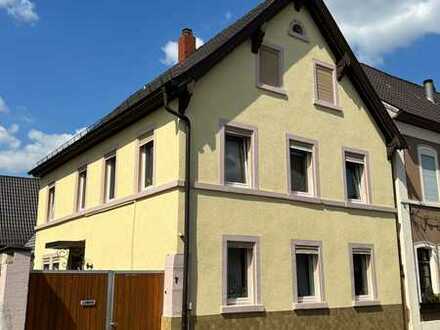 Ellerstadt - Ortskern, Einfamilienhaus mit Scheune und Garten