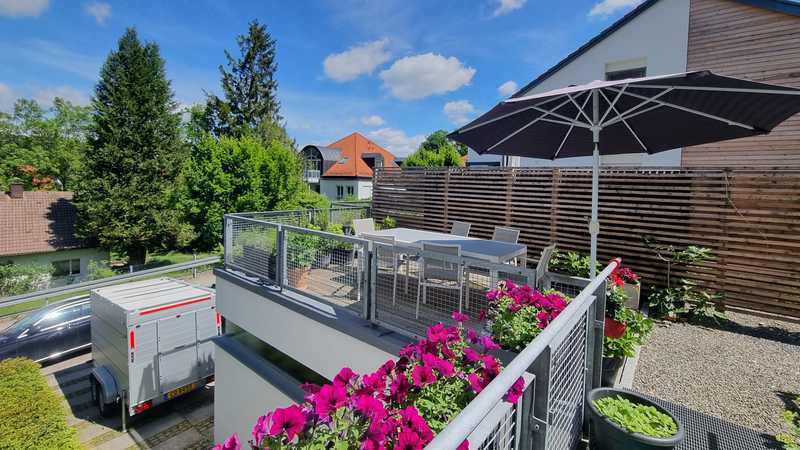                                                               Ruhige Top-Lage n&auml;he S-Bahnhof ***Gro&szlig;z&uuml;gige Doppelhaush&auml;lfte mit Einliegerwohn&hellip;                                                       in Feldafing (Starnberg)