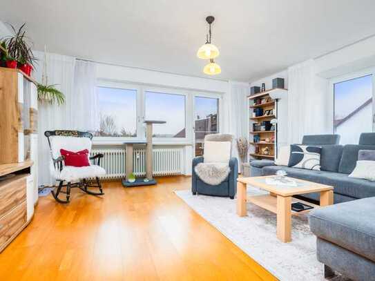 NEU am Markt: Frei zum 15.04.25 - 3 ZKB-Wohnung mit Balkon im 1. OG in Diedorf-Hausen zum Kauf