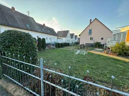 Schönes Haus mit Wintergarten, in ruhiger Lage. Vielfältiger Erweiterungsmöglichkeiten.