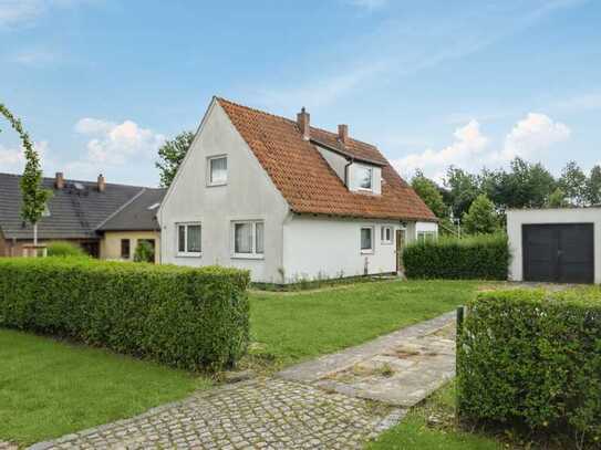 Sanierungsbedürftiges Einfamilienhaus in attraktiver Lage von Rostock Dierkow-West