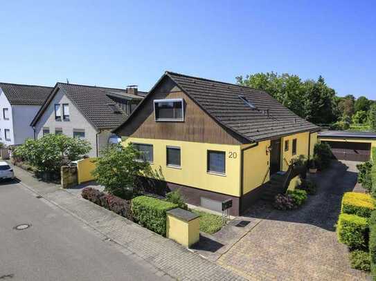 2 Familienhaus mit Traumgarten, 2 Stellplätzen und Doppelgarage