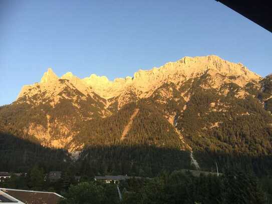 Geschmackvolle 2-Raum-Wohnung mit Balkon und EBK in Mittenwald