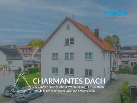 CHARMANTES DACH - 2,5-Zimmer-Dachgeschoss-Wohnung mit Tageslichtbad und Stellplatz in zentraler Lage