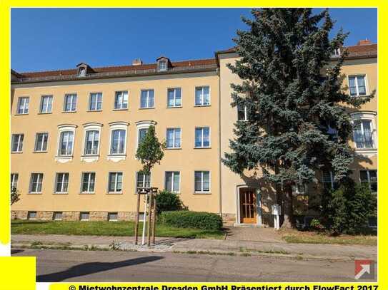 Einraumwohnung mit Wohnküche und Badewanne in Niedersedlitz!