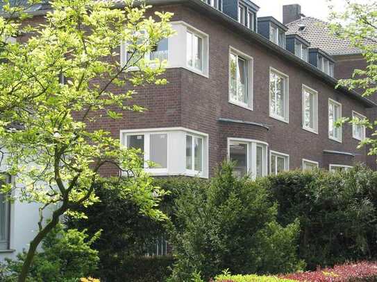 Exklusive 3-Zimmer-DG-Wohnung in gehobener Innenausstattung mit Balkon in Düsseldorf - Düsseltal