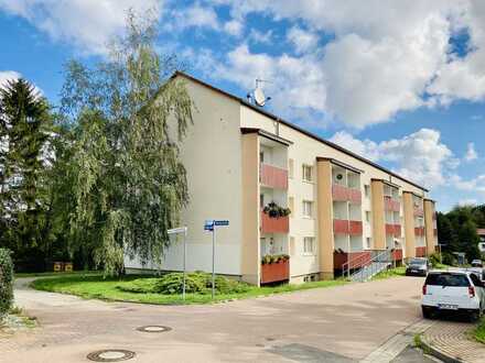 Günstige, frisch renovierte 2-Zimmer-Wohnung im 1.OG mit Balkon in Helbra