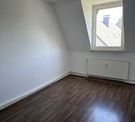 Schöne helle 2 Zimmer- Wohnung, WG geeignet