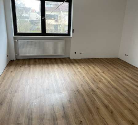 Erstbezug nach Sanierung mit Balkon und EBK: Schöne 3-Zimmer-Wohnung in Herxheim bei Landau/Pfalz