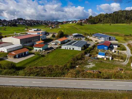 Hochwertiges 915 m2-Gewerbeobjekt-Bj. 2017, PV-Anlage, Fußb.-Hzg. u. 4.200 m2 Grund im Lkr. Regen!