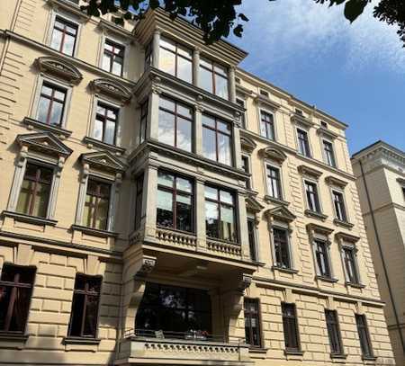 EXKLUSIVE RESIDENZ MIT NEUER HOCHWERTIGER EBK IN SCHÖNEM STADTPALAIS IN BESTLAGE MUSIKVIERTEL