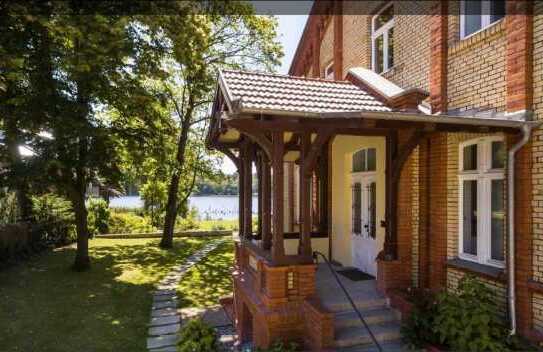 A unique villa with the direct access to the lake and mooring in beautiful Wannsee