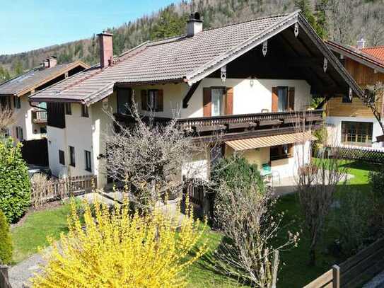 Toll erhaltenes Einfamilienhaus in zentraler und dennoch sehr ruhiger Lage von Ruhpolding!