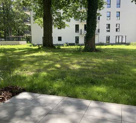 Erstbezug! 3 Zimmer mit Terrasse, Einbauküche und Stellplatz mit E-Ladefunktion