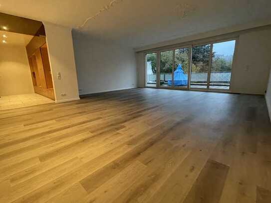 Erstbezug nach Sanierung mit Einbauküche und großem Balkon: Helle 4-Zimmer-Wohnung in Neuwied