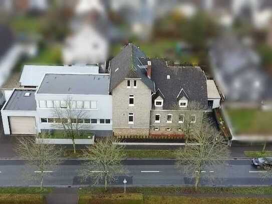 Immobilie mit Potenzial - Zweifamilienhaus mit Lagerhallen 305m² in Biedenkopf