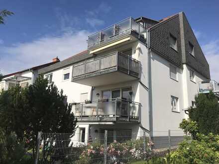 Helle 2-Zimmer-Dachgeschoss-Wohnung mit EKB, Westbalkon und Stellplatz
