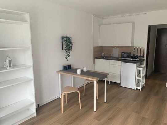 Helles, ruhiges 1-Zimmer-Appartement, wird gerade neu renoviert