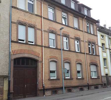 Ansprechende 2-Zimmer-Altbauwohnung mit Balkon in Bruchsal