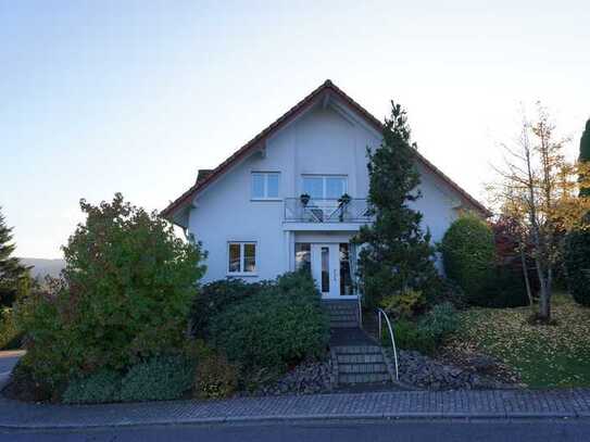 Familientraum! Freistehendes Einfamilienhaus mit Garten in exponierter Lage