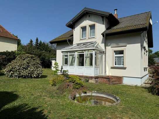 Liebhaberobjekt! Sanierungsbedürftige EFH-Villa mit großem Grundstück oberhalb von Radebeul-Ost