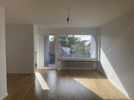 Attraktive sanierte 1-Zimmer-Wohnung mit Bettnische und Balkon in Pasing, München