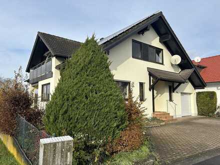 Traumlage am Ortsrand! Einfamilienhaus mit Garten und Garage bereits bezugsfertig!