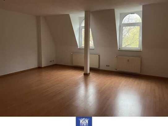 Perfekte Dachwohnung mit großem Balkon und tollen Blick in den grünen Innenhof!