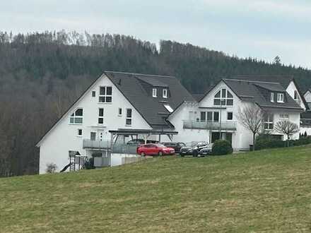 Neuwertige, energieeffiziente 4-Zimmer-Maisonette-Wohnung mit Balkon und EBK in Siegen zentral+ruhig