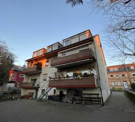 Vollvermietetes Mehrfamilienhaus mit vier Garagen und weiteren Stellplatzmöglichkeiten im Hinterhof