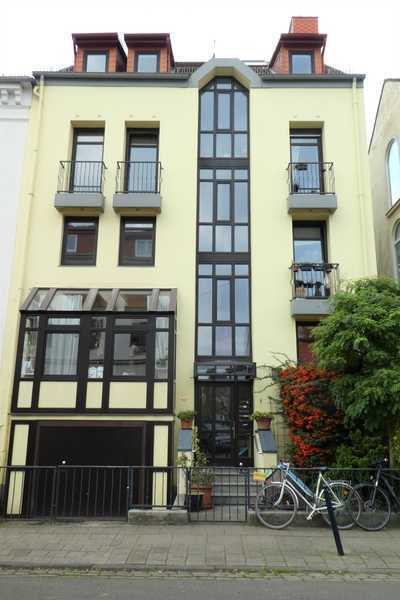 attraktive 2-Zimmer-Wohnung mit großem Balkon im Ostertorviertel