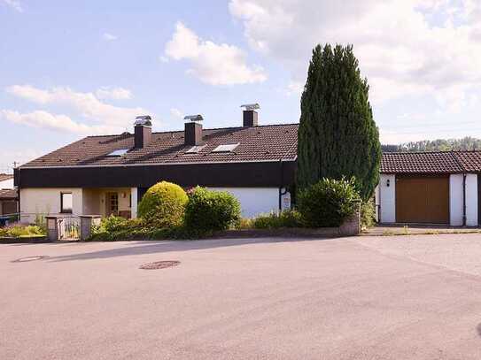 Doppelhaushälfte mit ca. 186qm, Garten und Garage zur sofortigen Übernahme in toller Lage