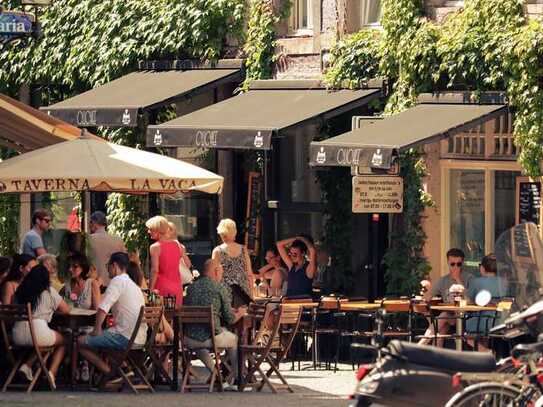 Gewerbefläche, Hotel und drei Wohnungen zu verkaufen