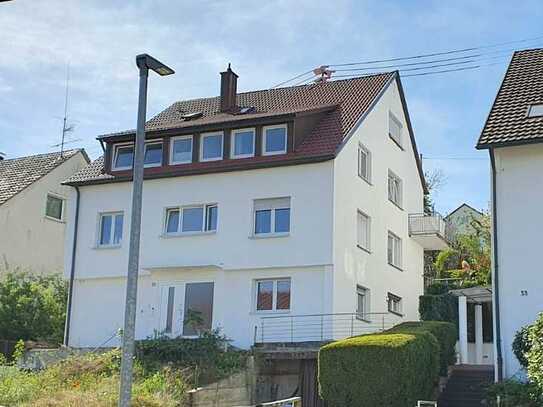 2,5-Zimmer-EG-Wohnung mit großem Hauswirtschaftsraum und Terrasse in (3 Familien-Haus) Esslingen